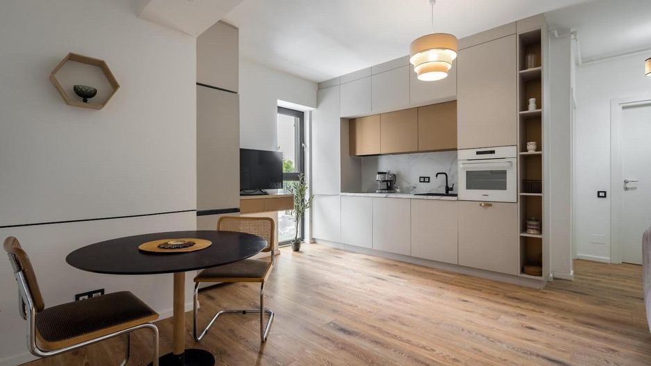 Inchiriere apartament 3 camere | Sisesti - Poză 1