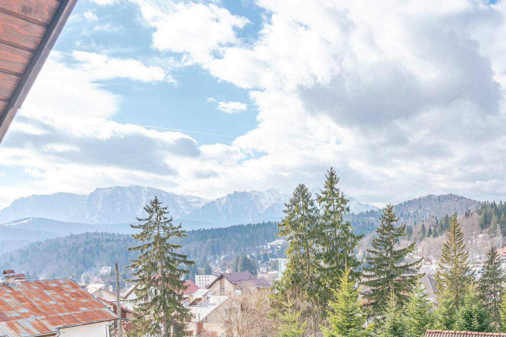 Apartament cu două dormitoare în Predeal, aproape de Pârtia Clăbucet - Poză 3