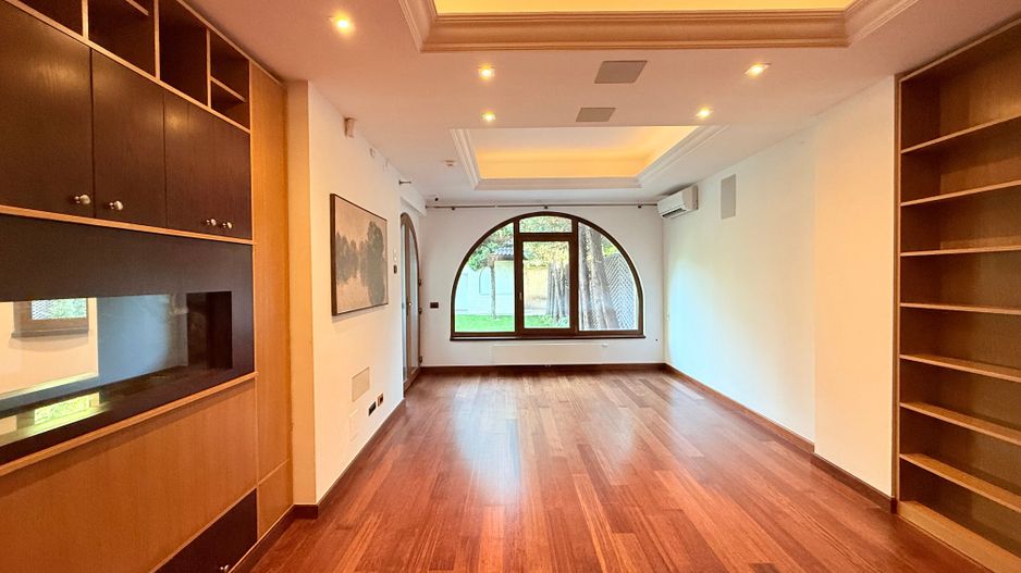 Vilă elegantă cu teren de aproximativ 1.000 mp - Poză 13
