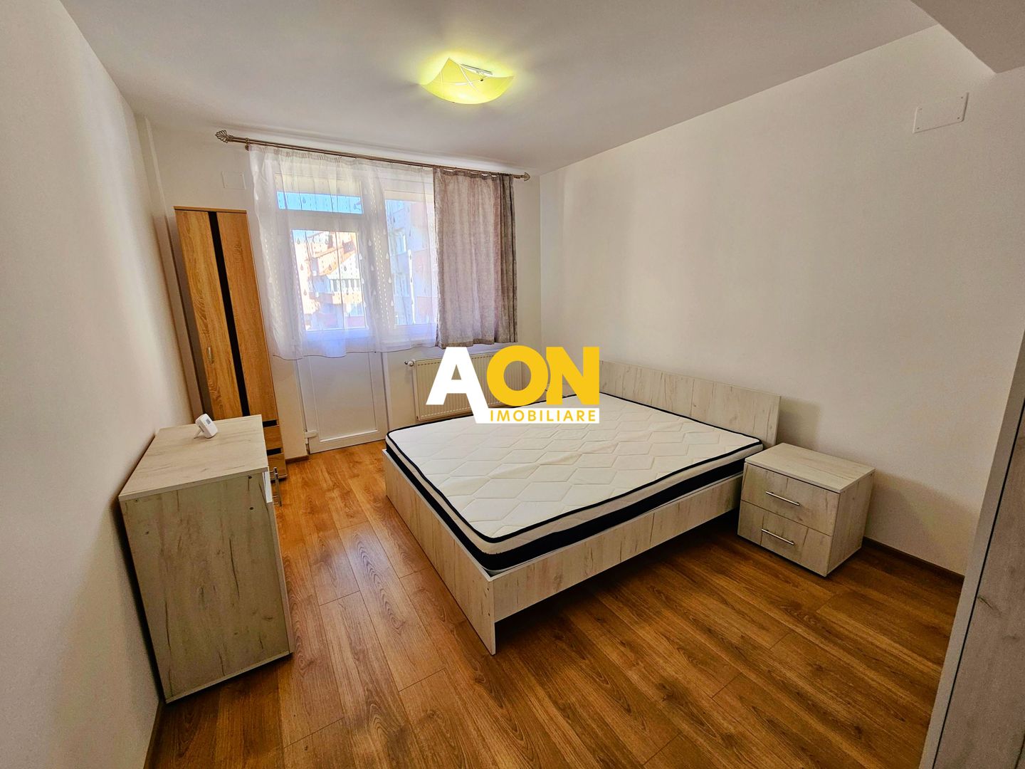 Penthouse ultracentral pe două niveluri, panouri solare, terasă, boxă - Poză 1