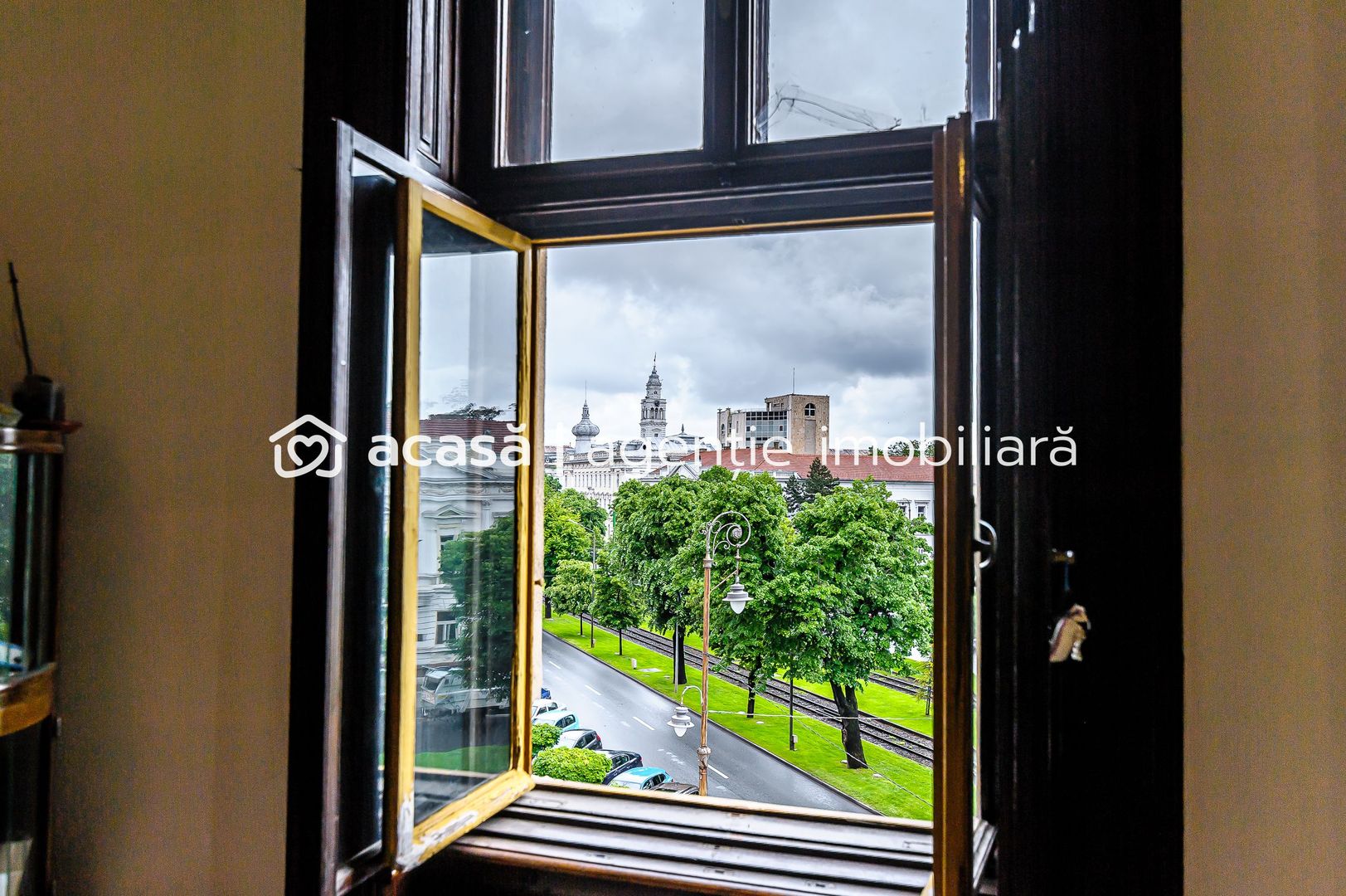 VÂNDUT! Apartament de 138 mp, Revoluției, Arad, - Poză 3