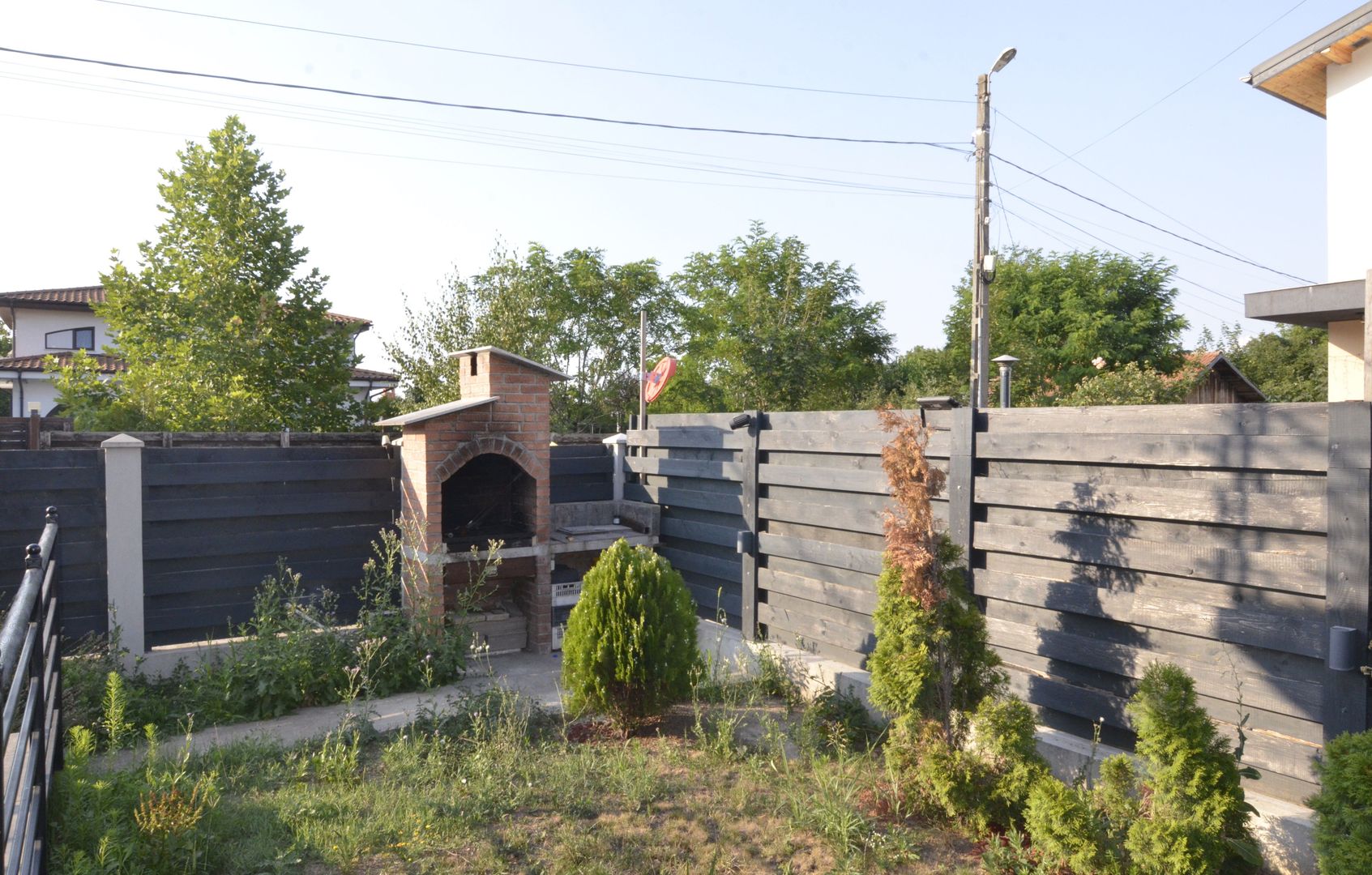 Inchiriem vila spatioasa singur in curte zona Tunari - Poză 7