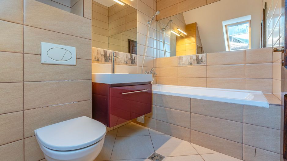 Casă modernă cu garaj și 4 dormitoare, aproape de Piața Sfatului - Poză 19