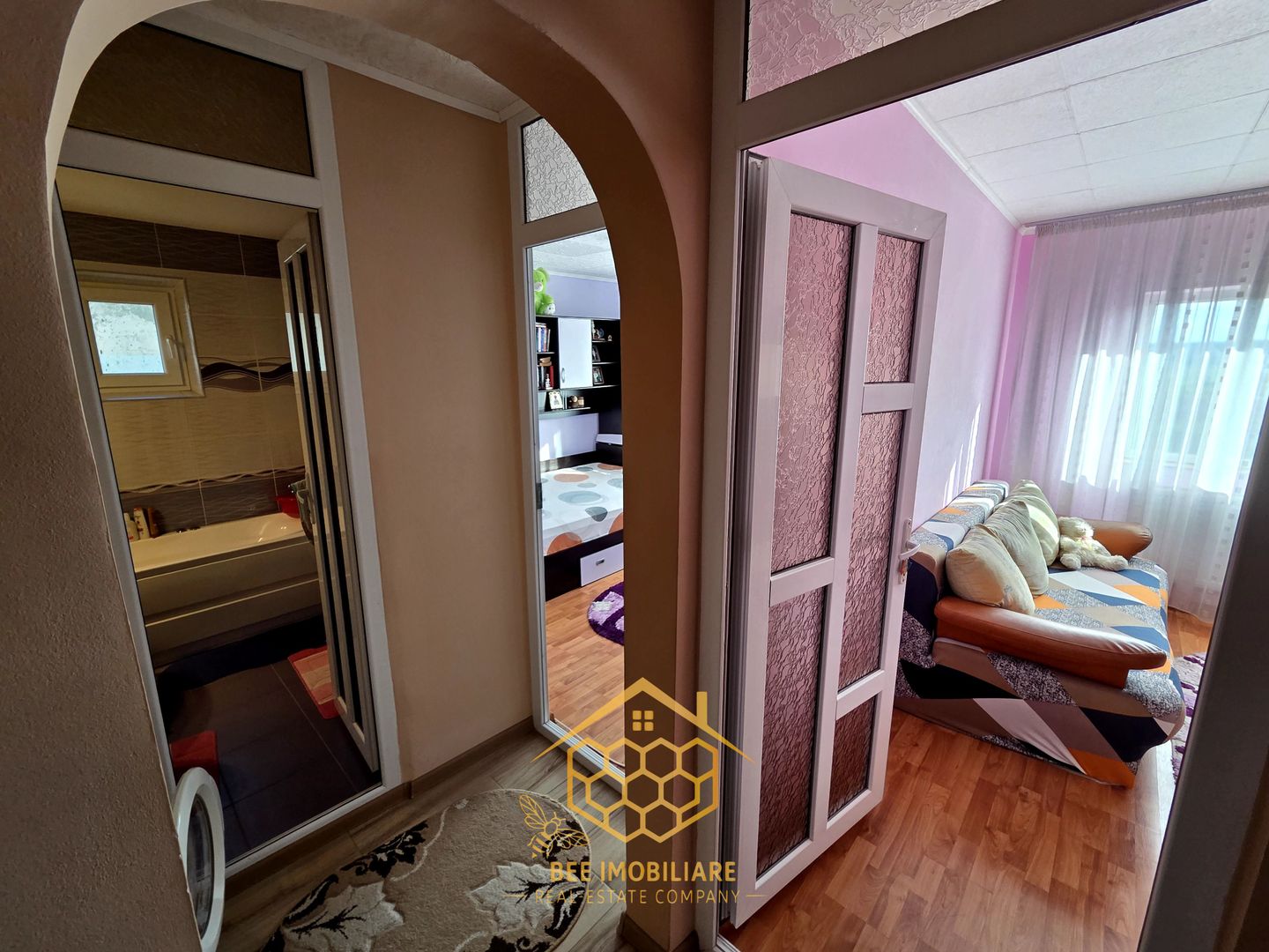 Apartament cu 3 camere in zona centrala - Filiasi - Poză 8