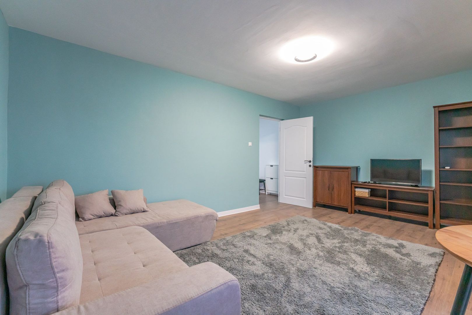 Chirie 2 camere Astra Brașov: 57 mp, AC și două balcoane închise - Poză 3