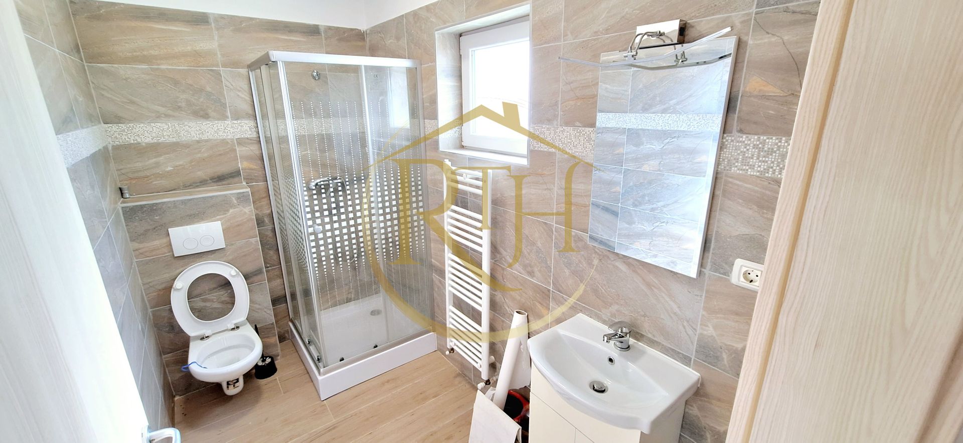 Oferim spre inchiriere casa cu 4 camere,Nemobilata in Dumbravita,aproape de Lidl - Poză 8
