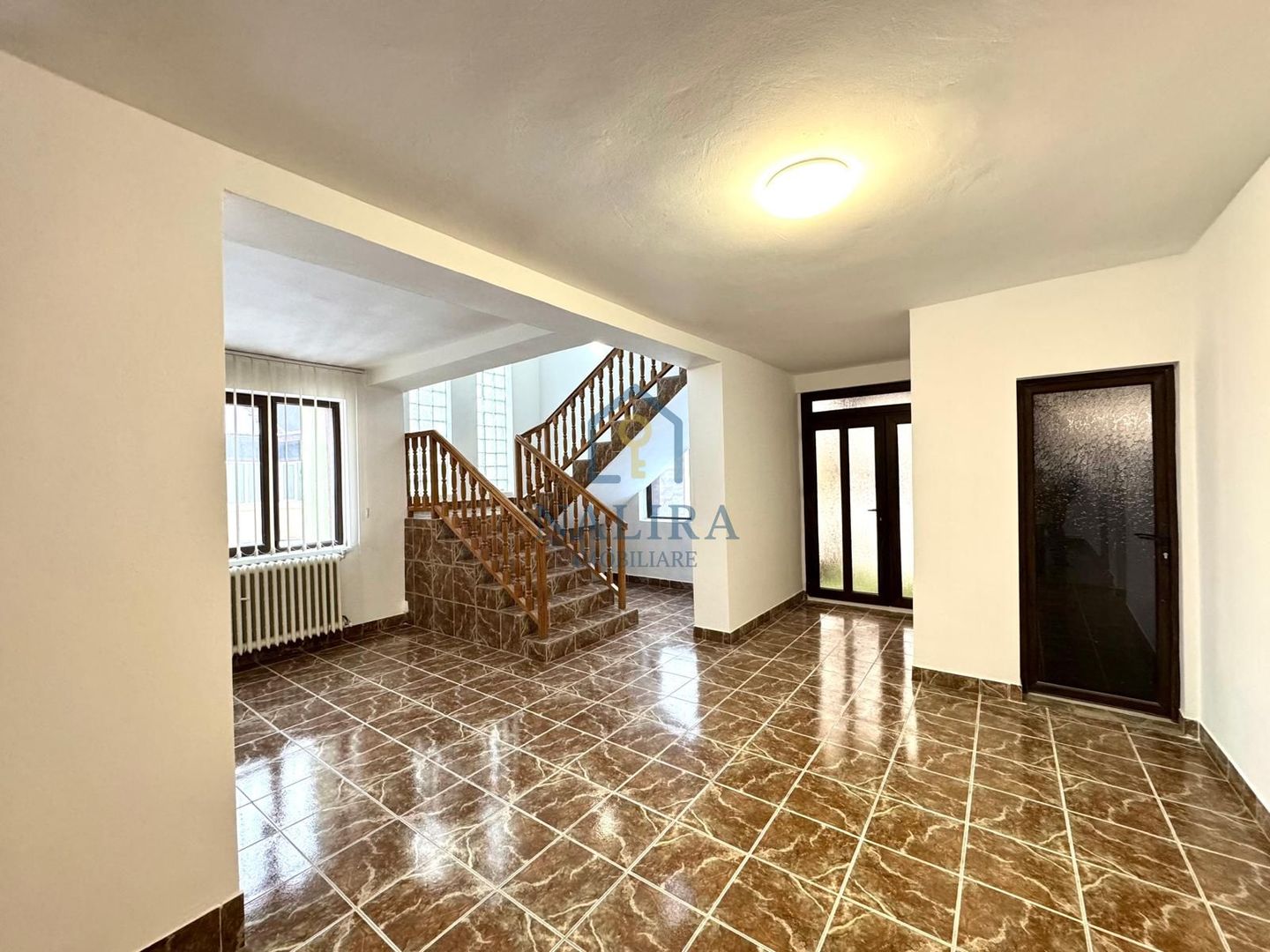 Casa de inchiriat - zona Parcului - Poză 2