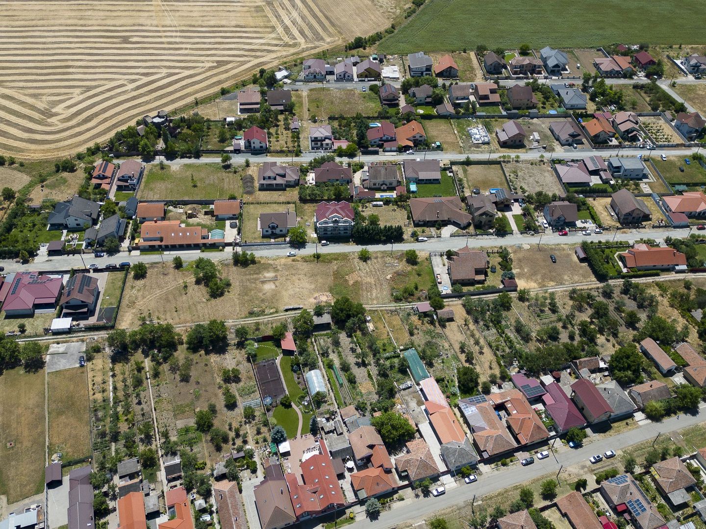 Loc de casă în Sânleani 412mp - Poză 11