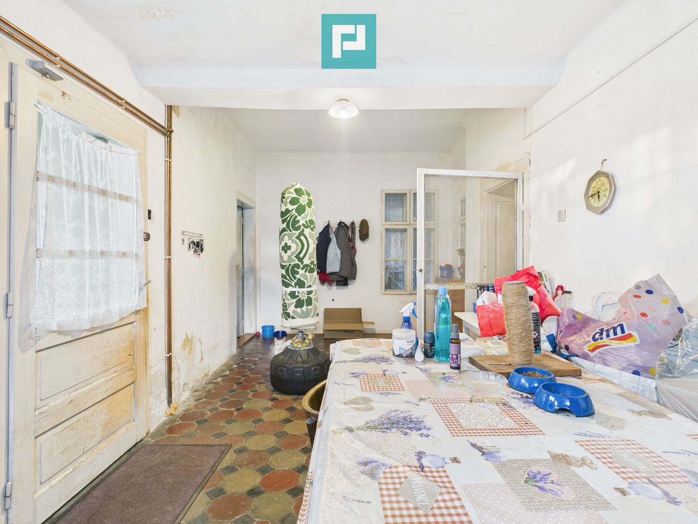 Casă cu 8 camere de renovat în Pârneava - Poză 3