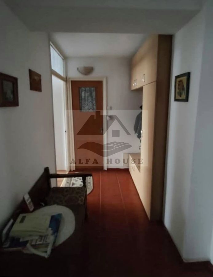 Apartament cu trei camere,  zona Racadau ,83 mp , etaj intermediar - Poză 2