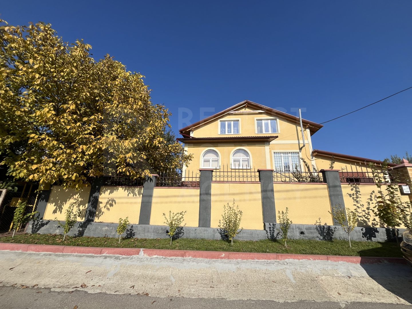 Vânzare, casă, 2 nivele, 6 camere, str. Primăverii, Budești - Poză 2