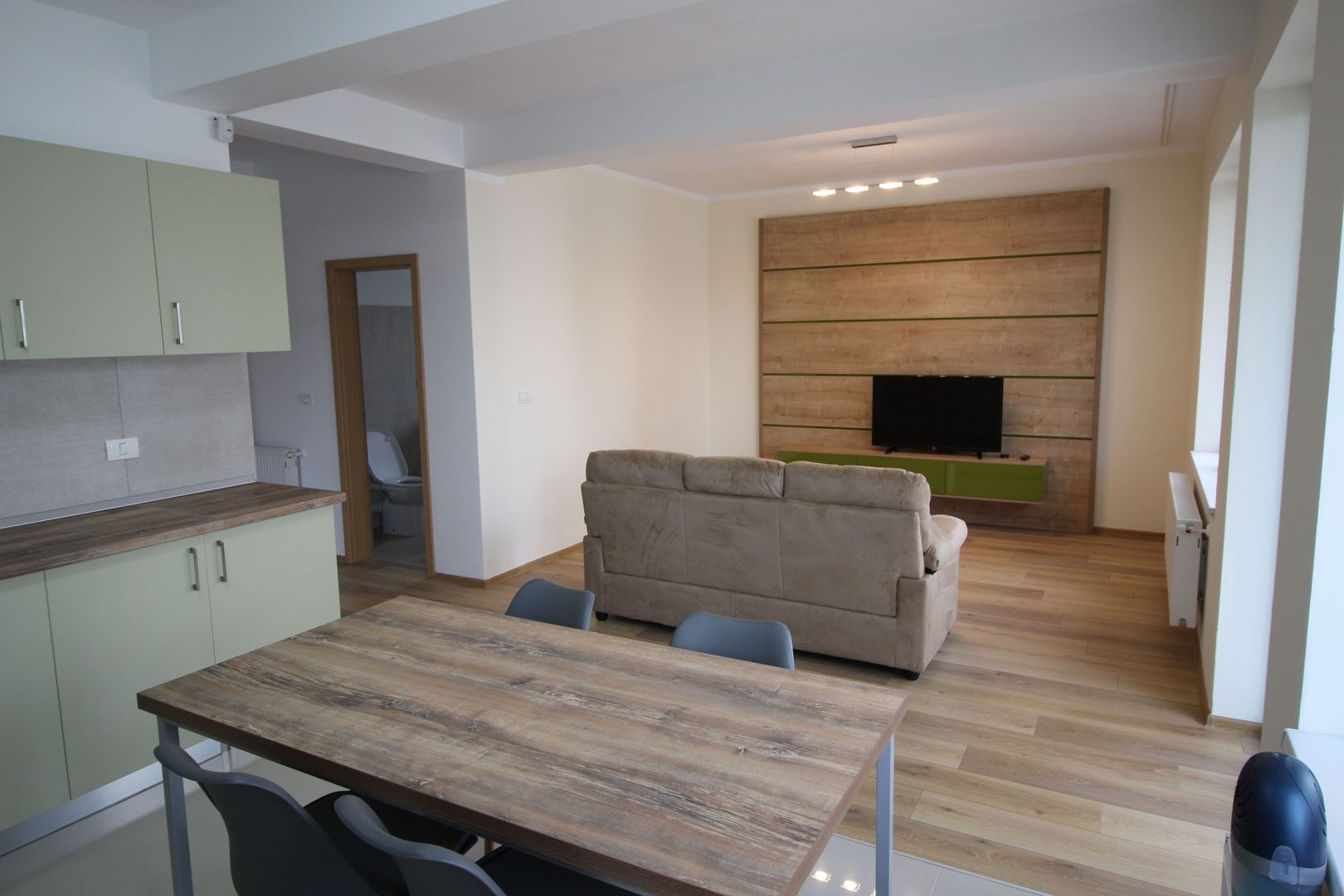 APARTAMENT DEOSEBIT - Poză 1