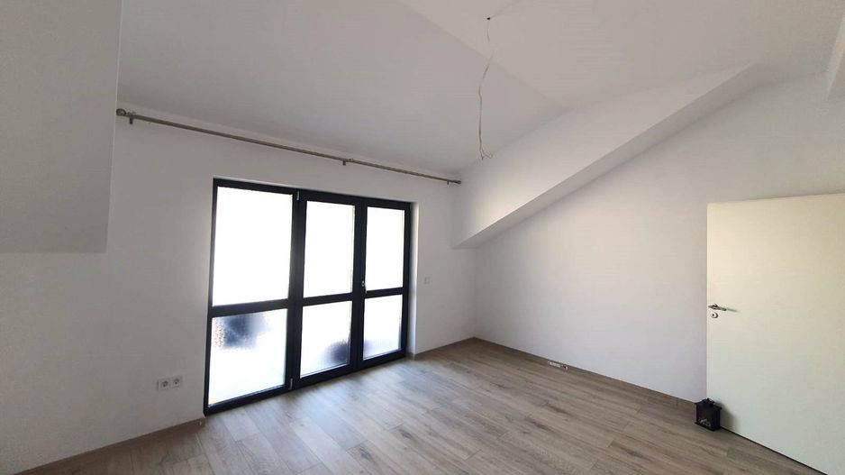 Locuință modernă, 2 camere decomandate, bloc tip vilă, Sânpetru - Poză 8