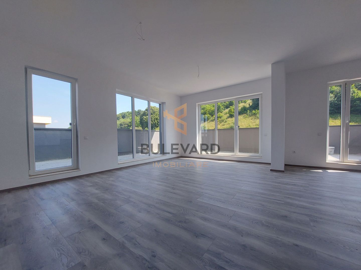 Penthouse cu terasa de 67 mp+parcare subterana! - Poză 1