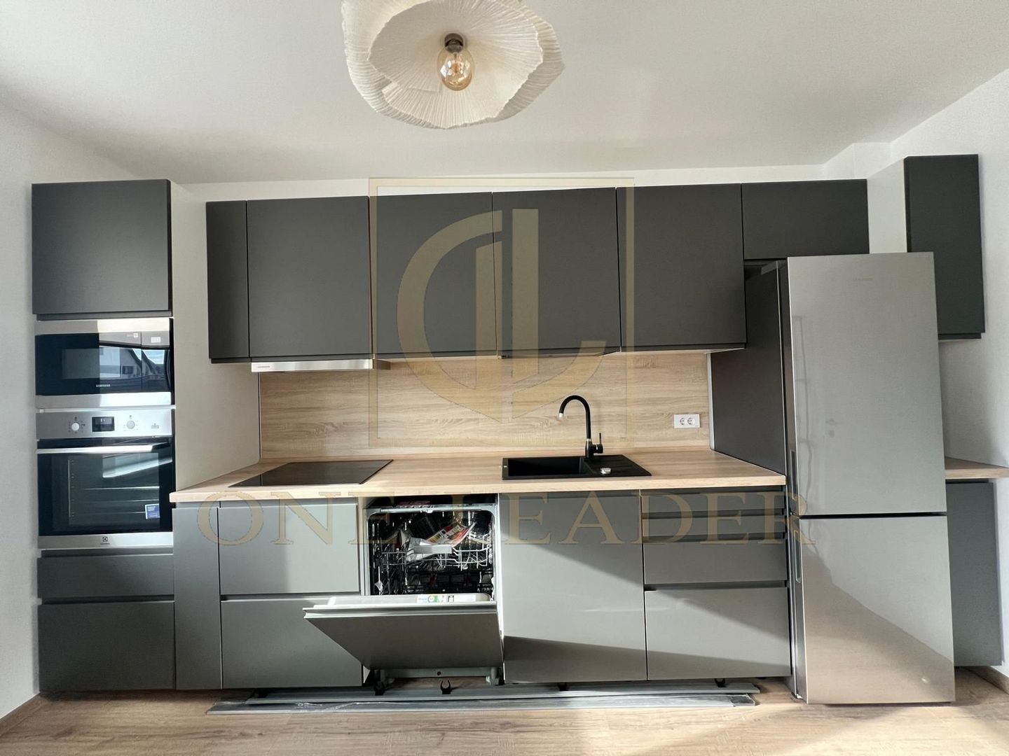 Apartament 2 Camere | Coresi | Parcare Inclusă - Poză 2