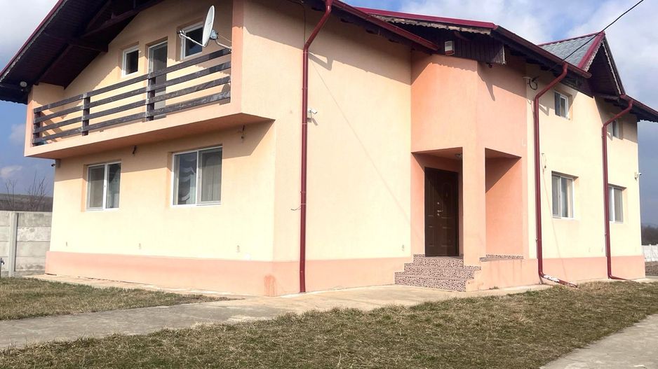 Priveliste frumoasa! Vanzare casa cu 3 camere in Sotanga! - Poză 5