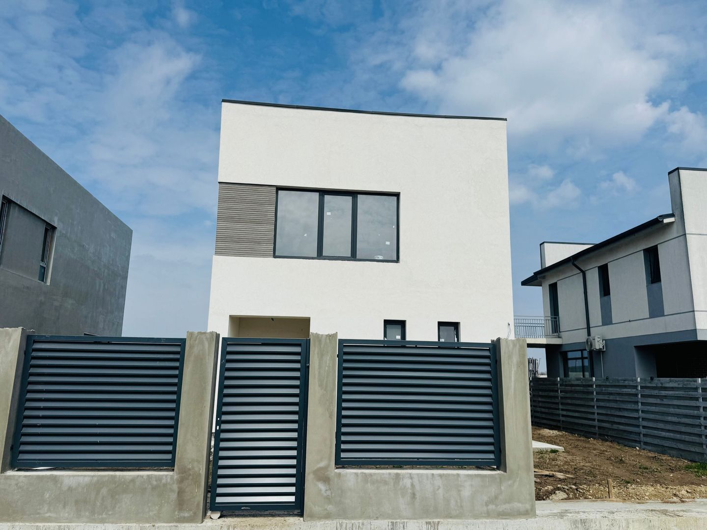 Vile PREMIUM Tunari, spatioase si luminoase - Poză 1