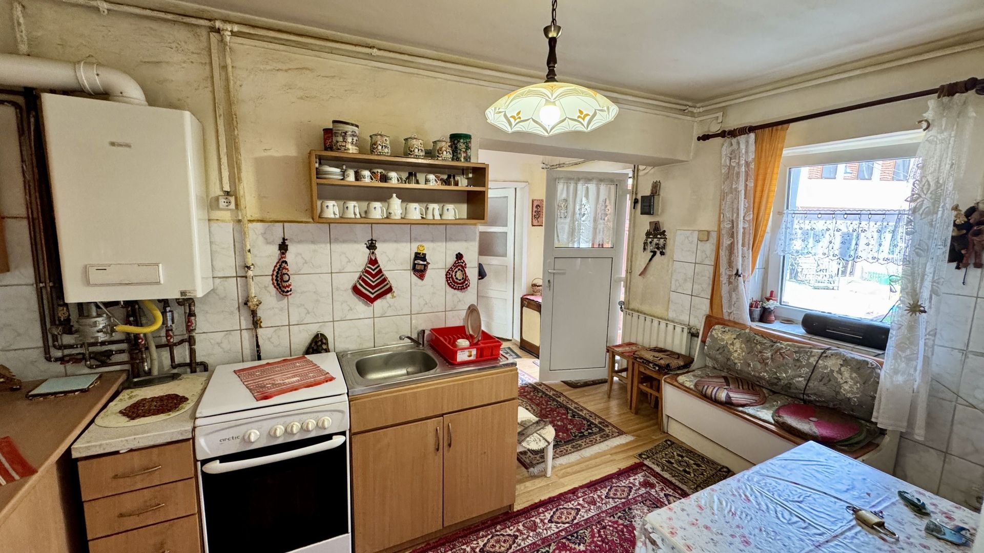Casă în centrul istoric al Brașovului – 2 intrări, curte comună - Poză 15