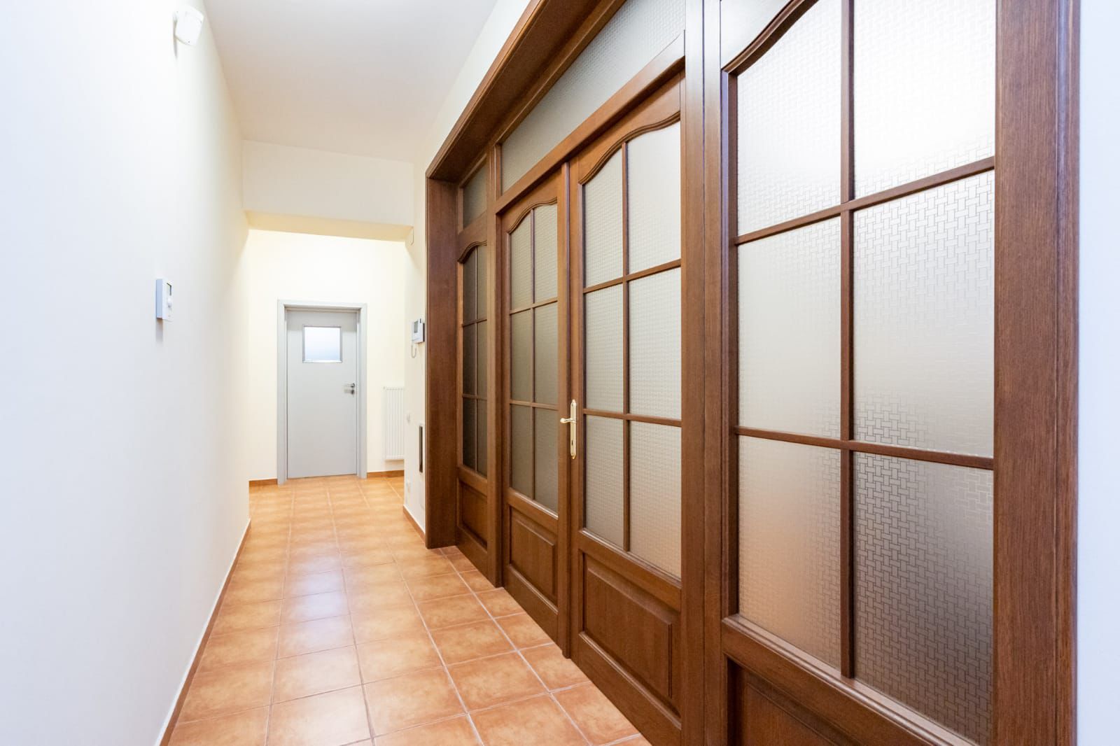 Vilă premium 11 camere | Dămăroaia | saună | fitness | teren 1.000mp - Poză 23