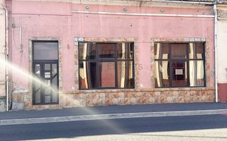 Spatiu Comercial si 7 apartamente ultracentral in Oradea - Poză 2