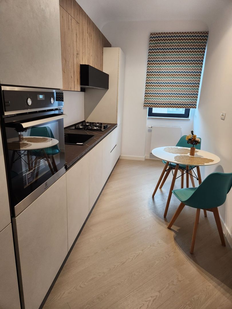 Proprietar inchiriez, studio Cortina North - Poză 1