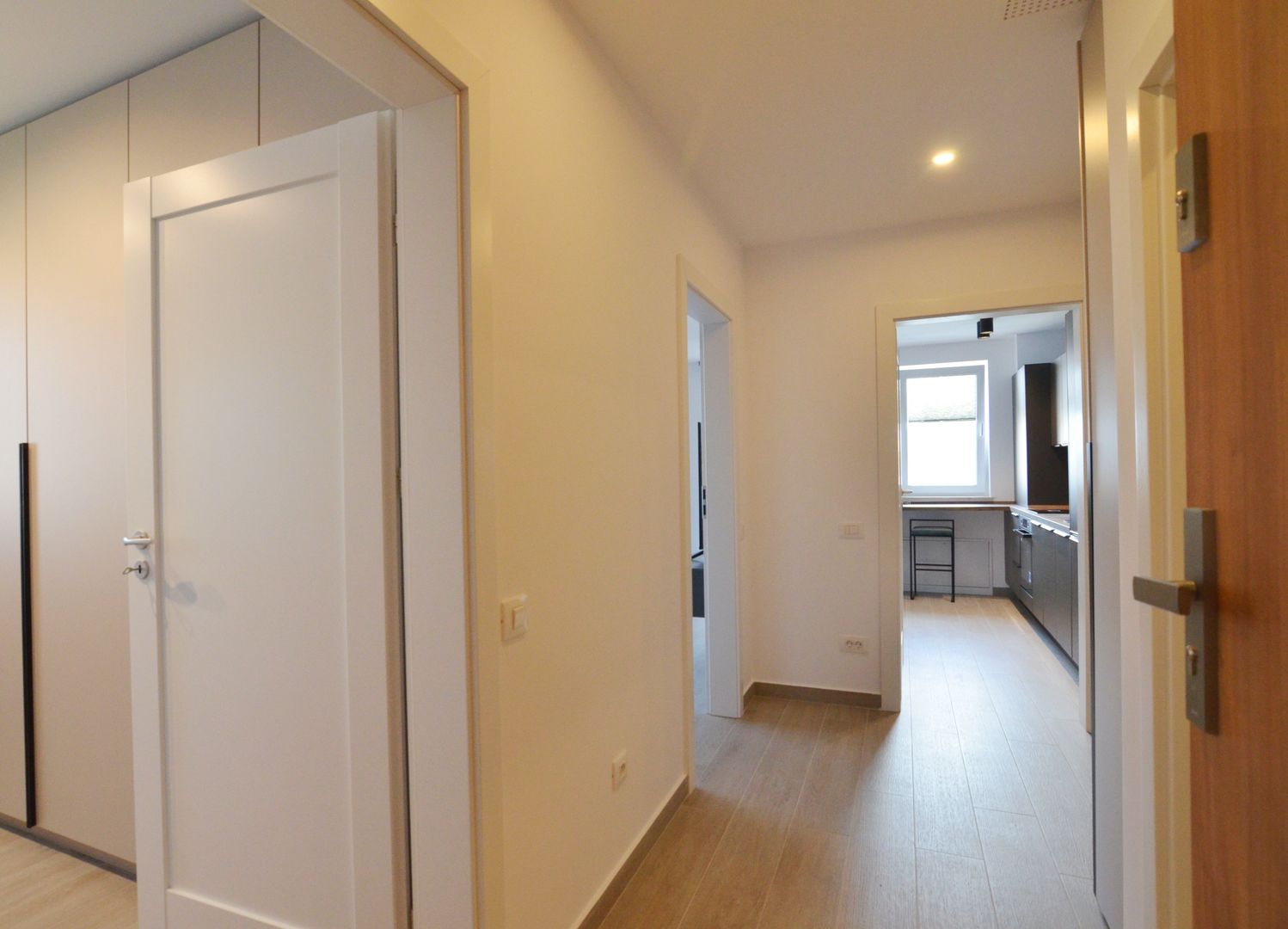 Apartament la prima inchiriere cu parcare subterana URBAN PLAZA - Poză 14
