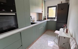 Apartament decomandat, renovat complet, mobilat, parcare inclusă. - Poză 3