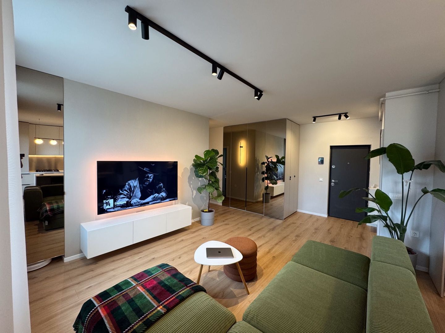 Apartament la cheie | 3 Camere | Parcare | Boxă | Beta Residence - Poză 1