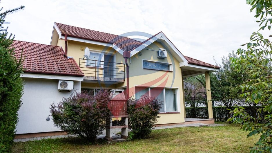 Vila superba cu cinci camere zona centrala - Poză 1