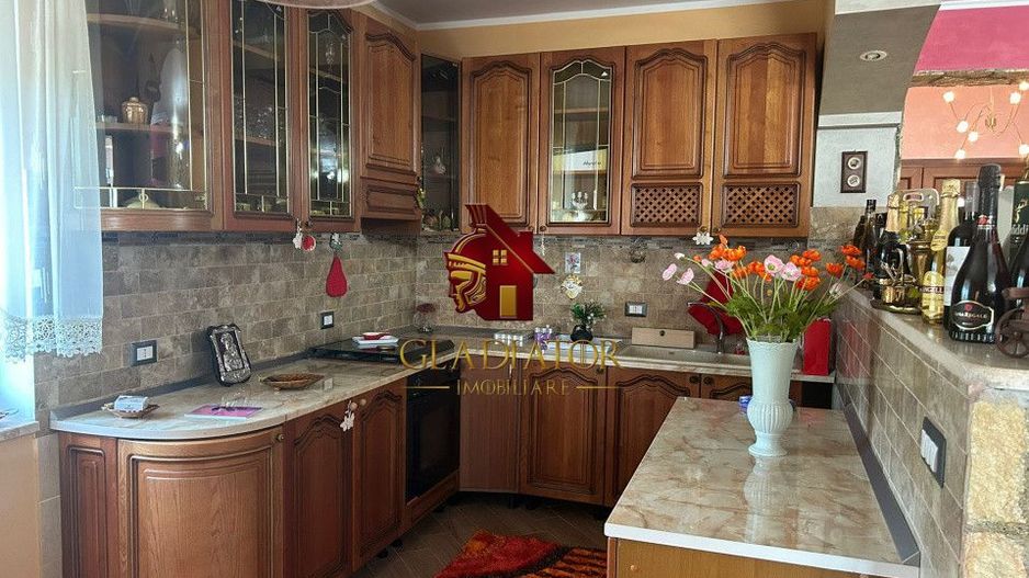 Vila impresionanta Husi + 2835 mp teren, P+1+M, constructie deosebita - Poză 19