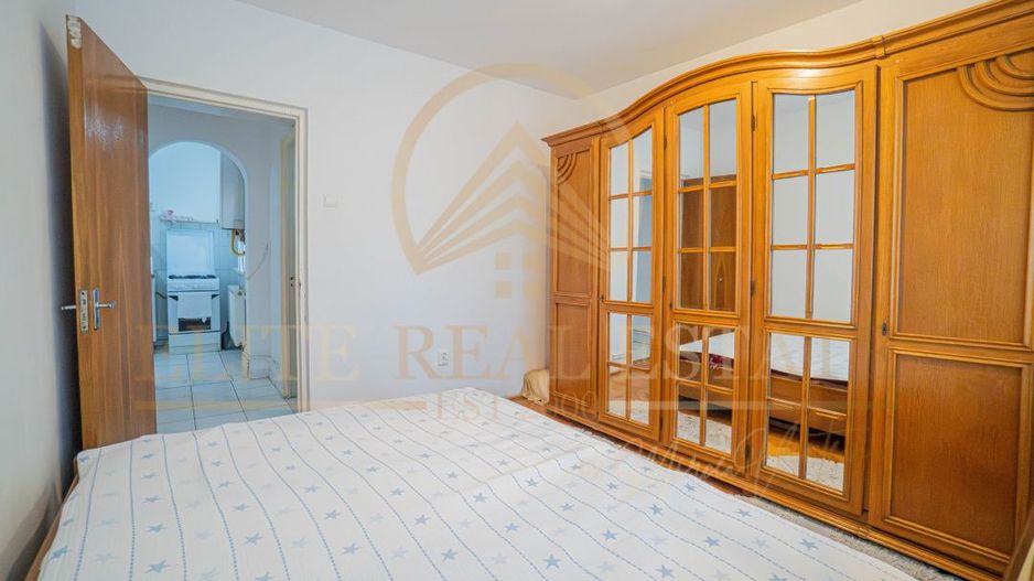 Far - Vânzare apartament cu 3 camere confort 1, situat la etajul 1. - Poză 7