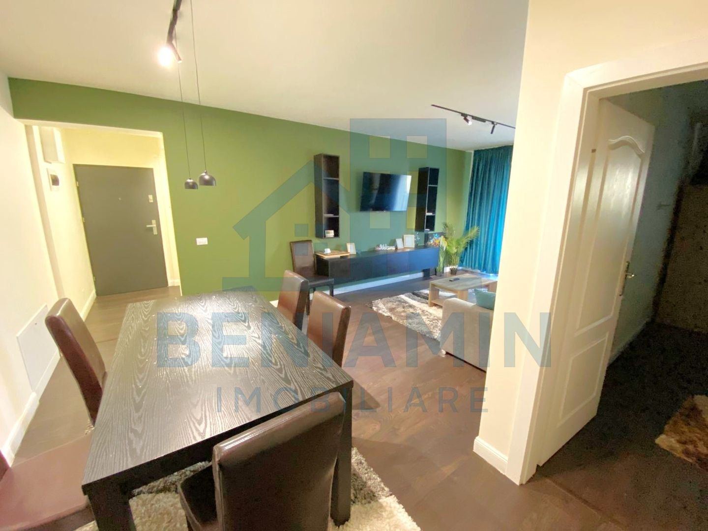 Apartament modern 3 camere-Zona Ciuperca-Loc de parcare-Disponibil - Poză 2