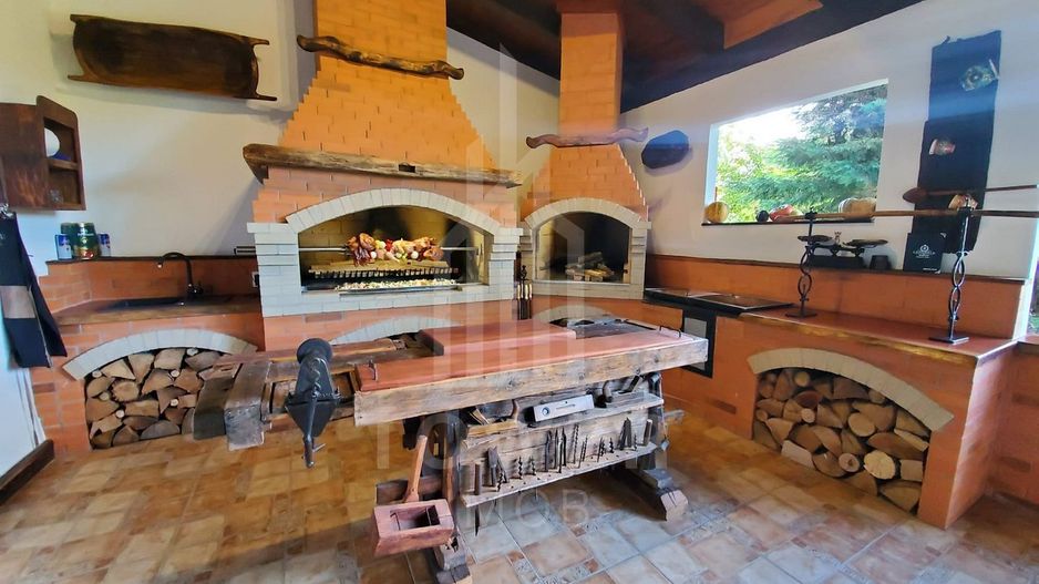 Pensiune de vânzare-9 camere cu baie, restaurant, curte-Apoldu de Sus - Poză 9