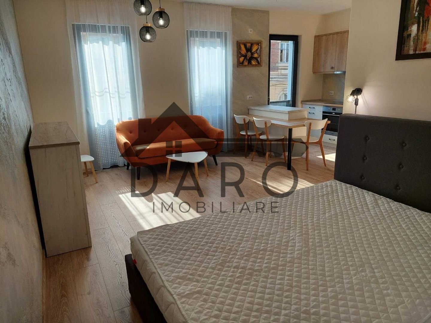 Inchiriez studio in centru, bloc nou, modern amenajat - Poză 3