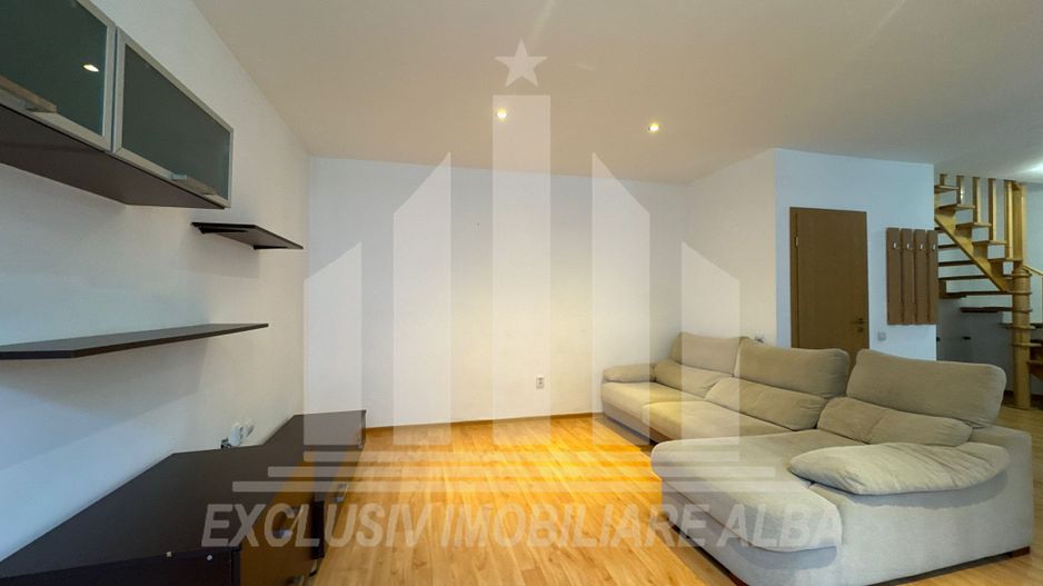 Apartment cu 3 camere cu scara interioara si garaj, Tolstoi - Poză 2