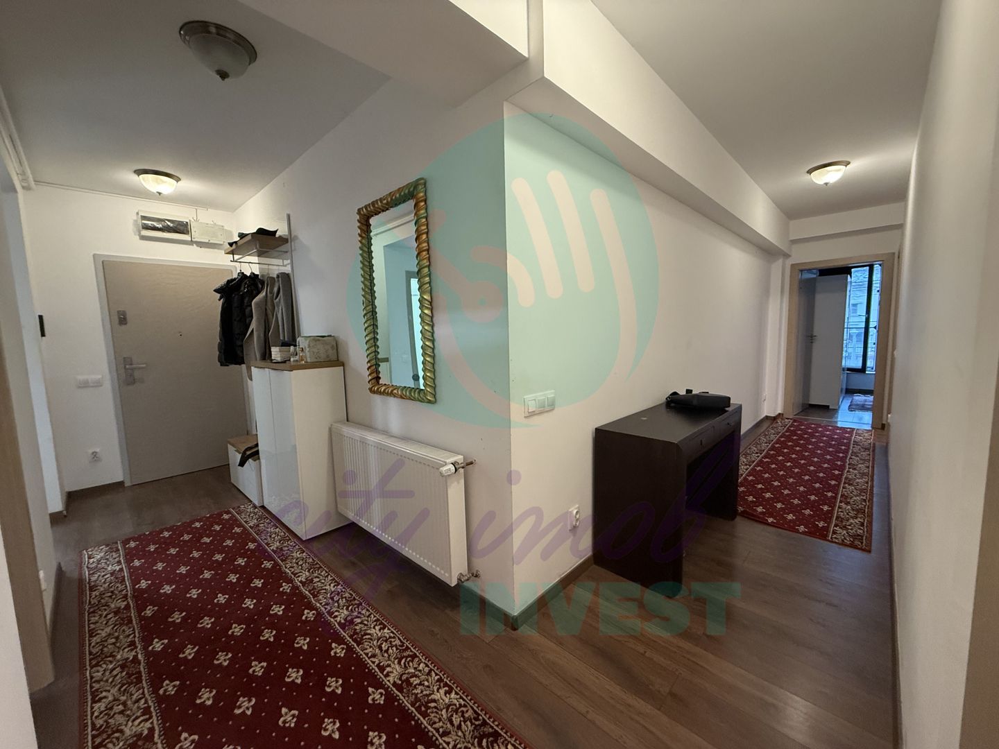 3 camere intr-o cladire cu arhitectura deosebita - Poză 7