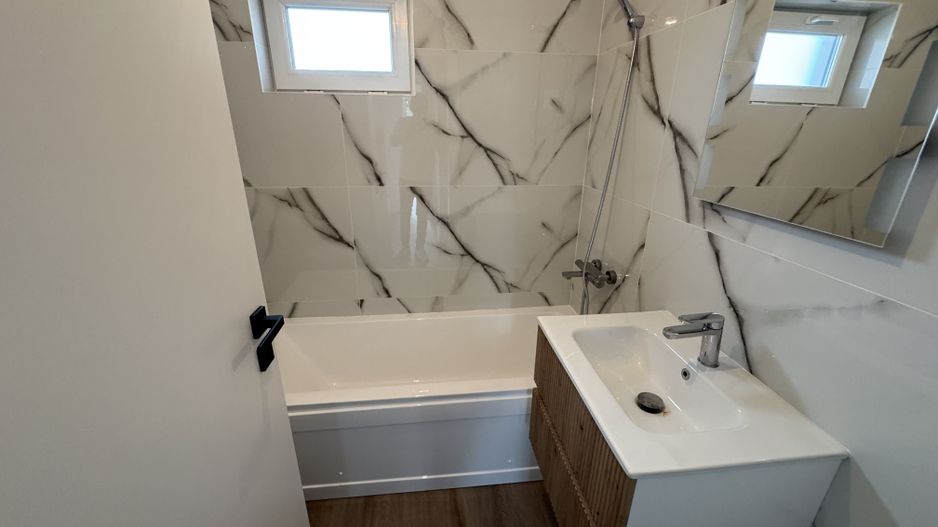 1\2 Duplex Utvin P+E,4Camere,2 Bai,Toate Utilitatile - Poză 9