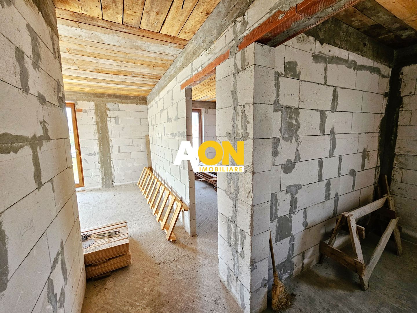 Casa la rosu, 4 camere, 301 mp teren, P+1, zona Alba-Micesti - Poză 17