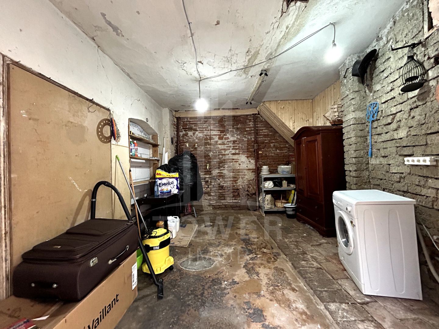Apartament renovat, cu garaj și pivnițe, în Centrul Istoric al Sibiului - Poză 13