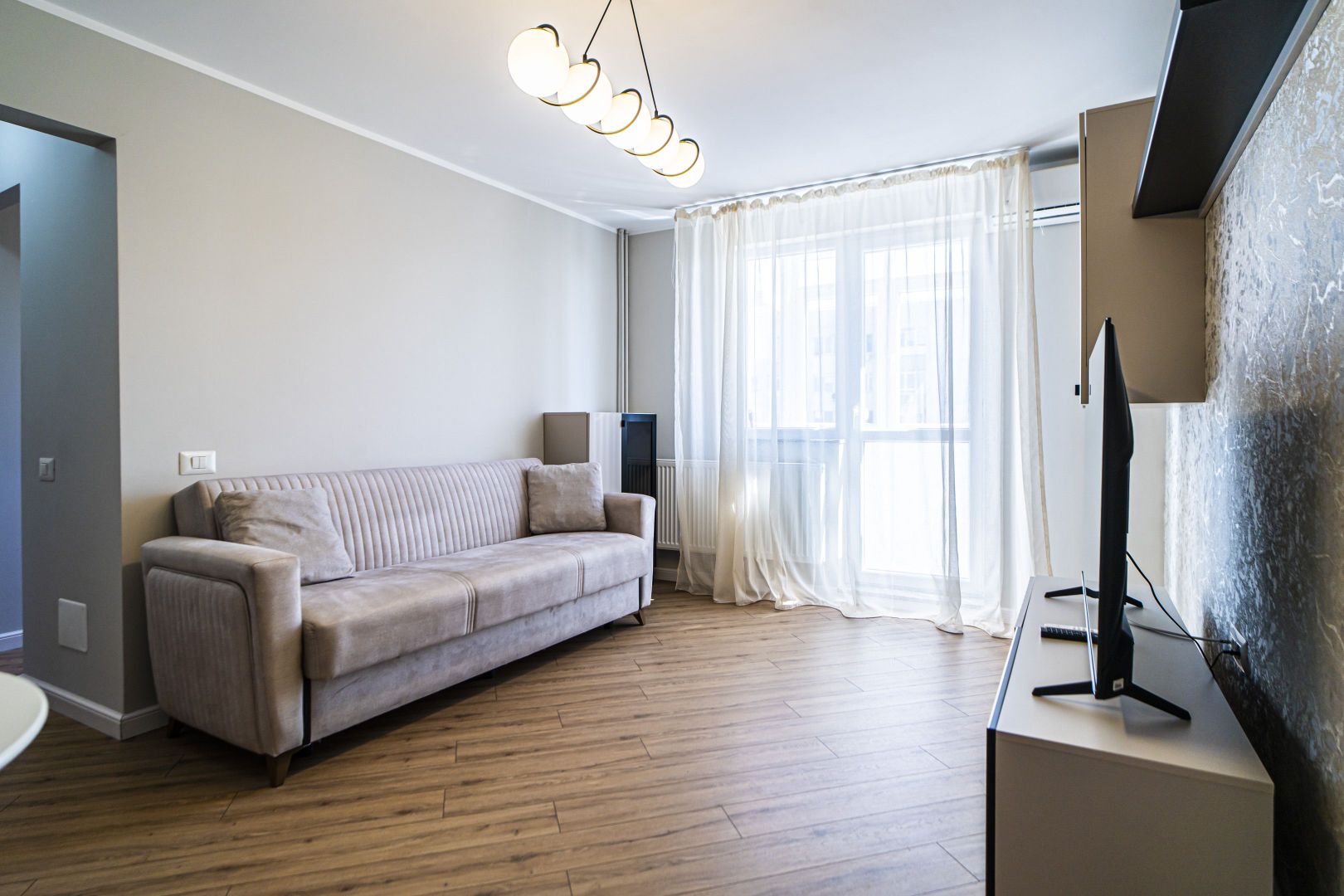 2 camere de închiriat, mobilat modern, totul nou, Metrou Râul Doamnei - Poză 2