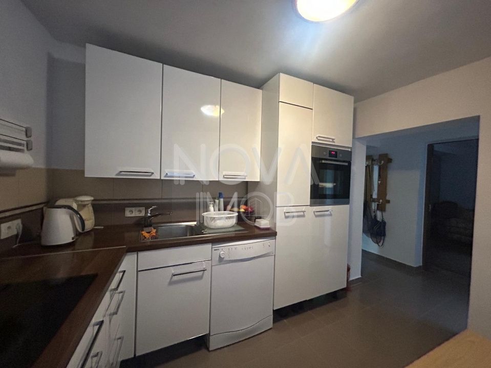 Casa de vanzare 200 mp cu spatiu comercial la parter, strada Lunga - Poză 6