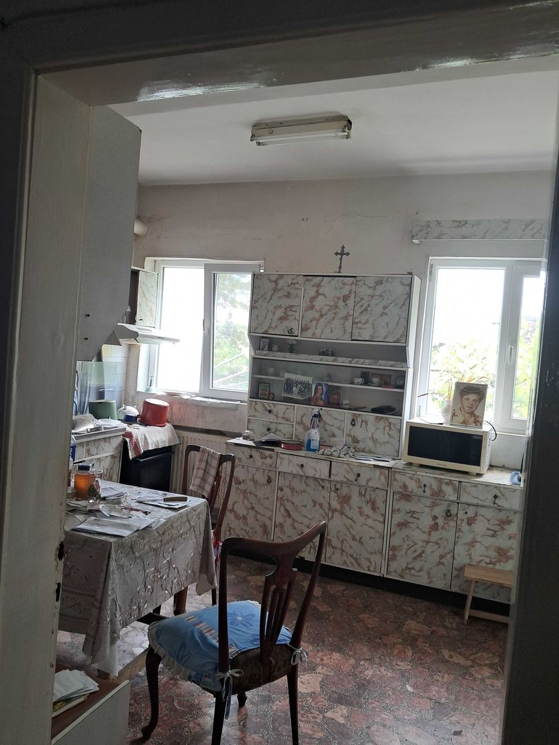 Casă de vânzare ,semicentral - Poză 4