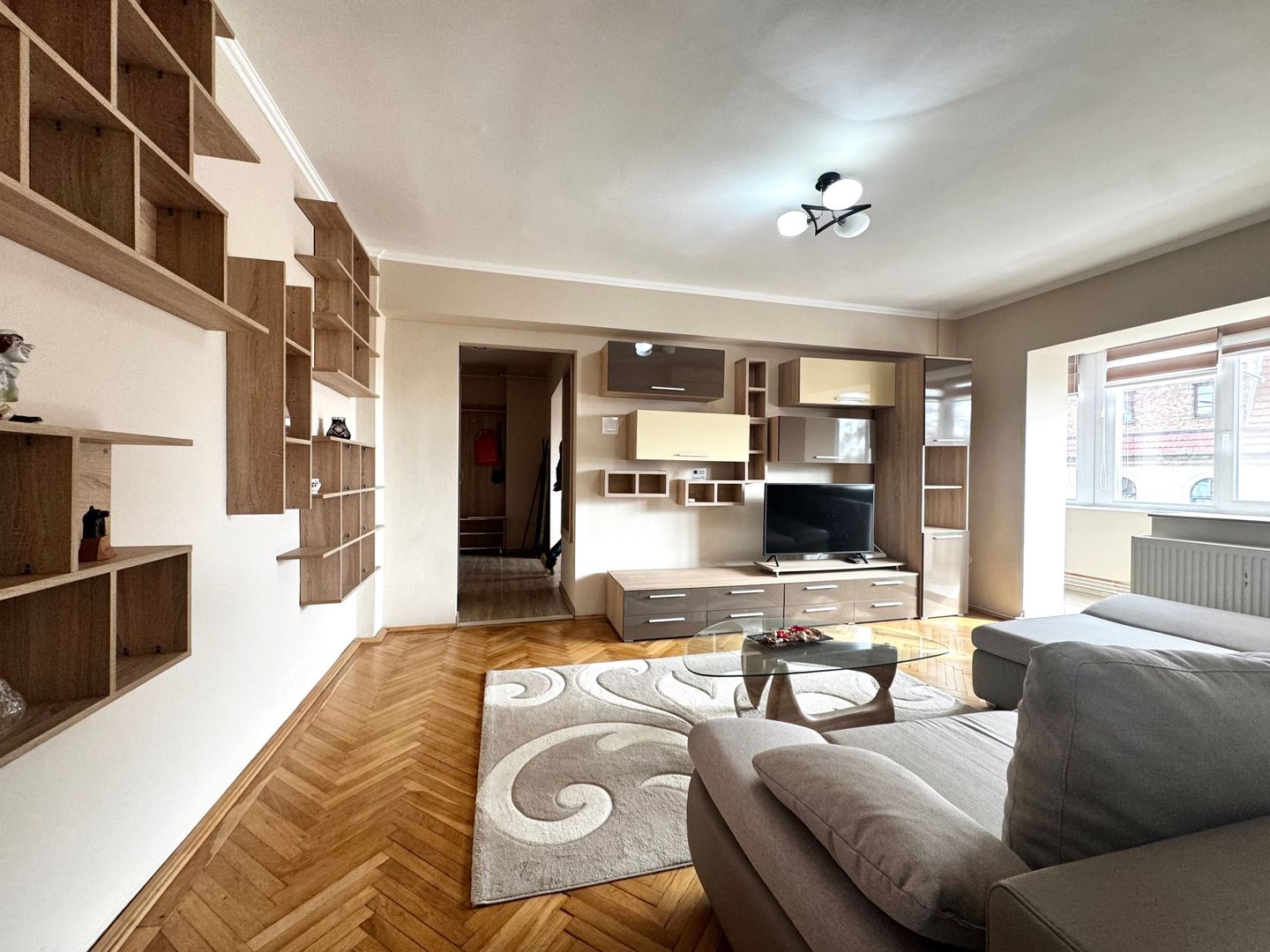 Apartament 2 camere, spațios,  în inima Timișoarei -  Piața Victoriei - Poză 1