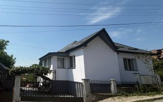 Casă / Vilă cu 4 camere de vânzare în Dej - Poză 3