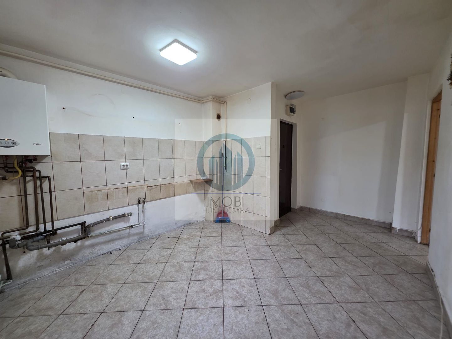Apartament 2 camere de vanzare parter SU 51 Deva Al. Constructorilor - Poză 3