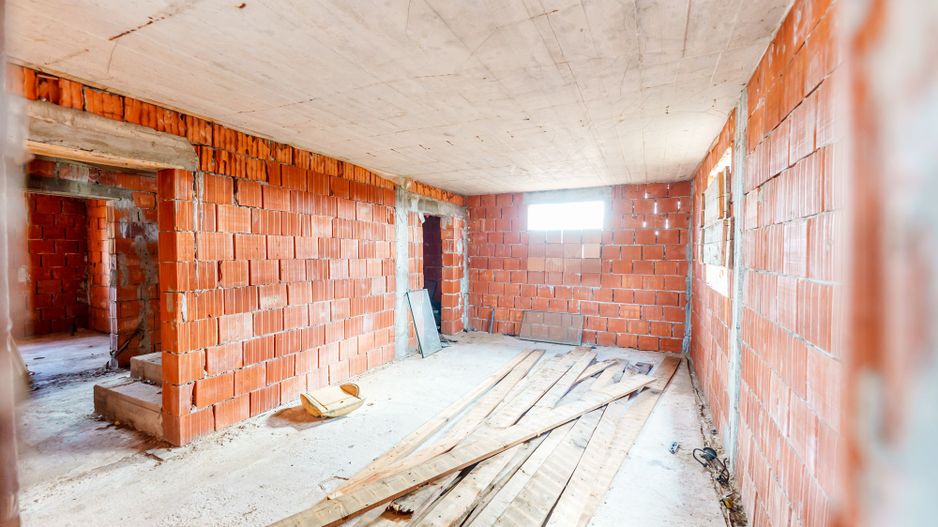 Casă la roșu cu teren Beliu - Poză 8