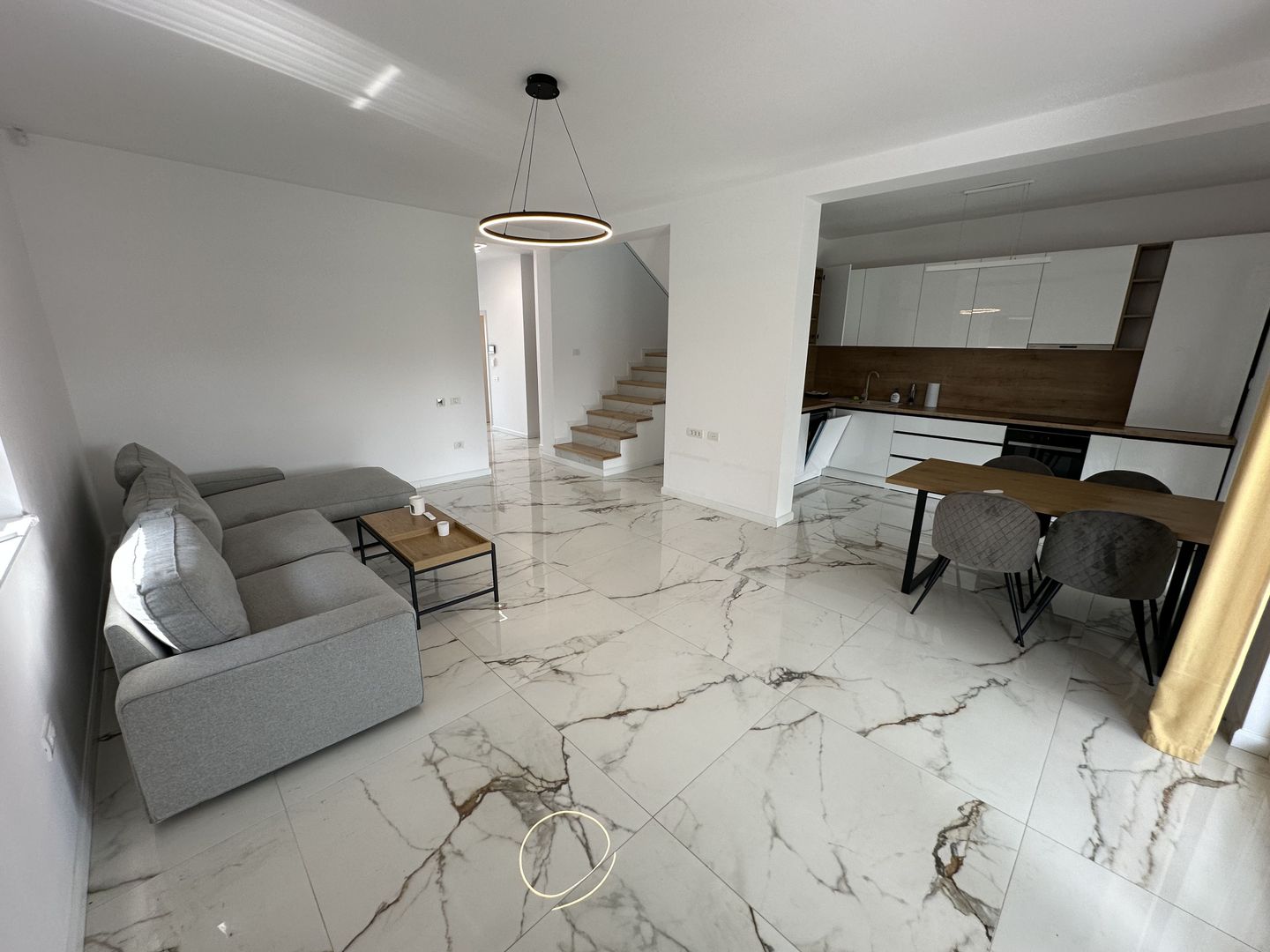 Duplex despărtit  prin garaj zona Ikea - Poză 1