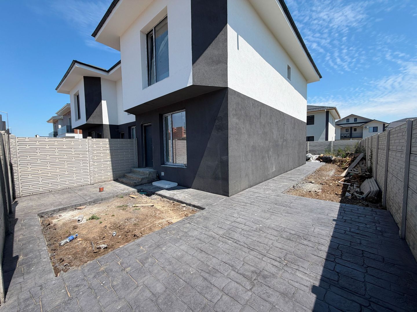 CASA TRIPLEX - RATE DEZVOLTATOR, TOATE UTILITATILE, COMISION  0% - Poză 1
