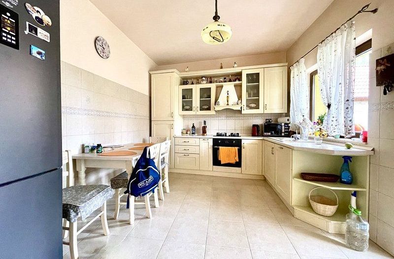 Design clasic, pozitie centrală - casă  în Dumbrăvita - Poză 10