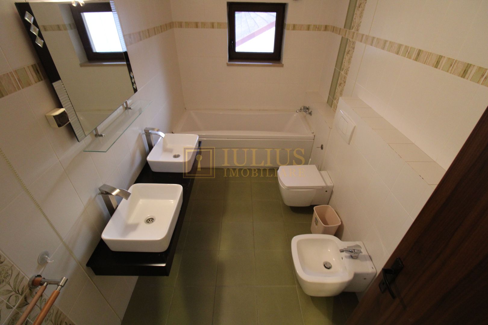 Cetatii; 5 camere, spatiu depozitare, garaj, curte, ideal pentru sediu firma. - Poză 15